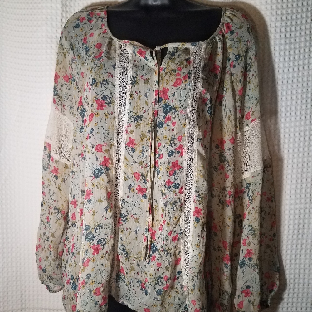 4/$25 Floral peasant top XL